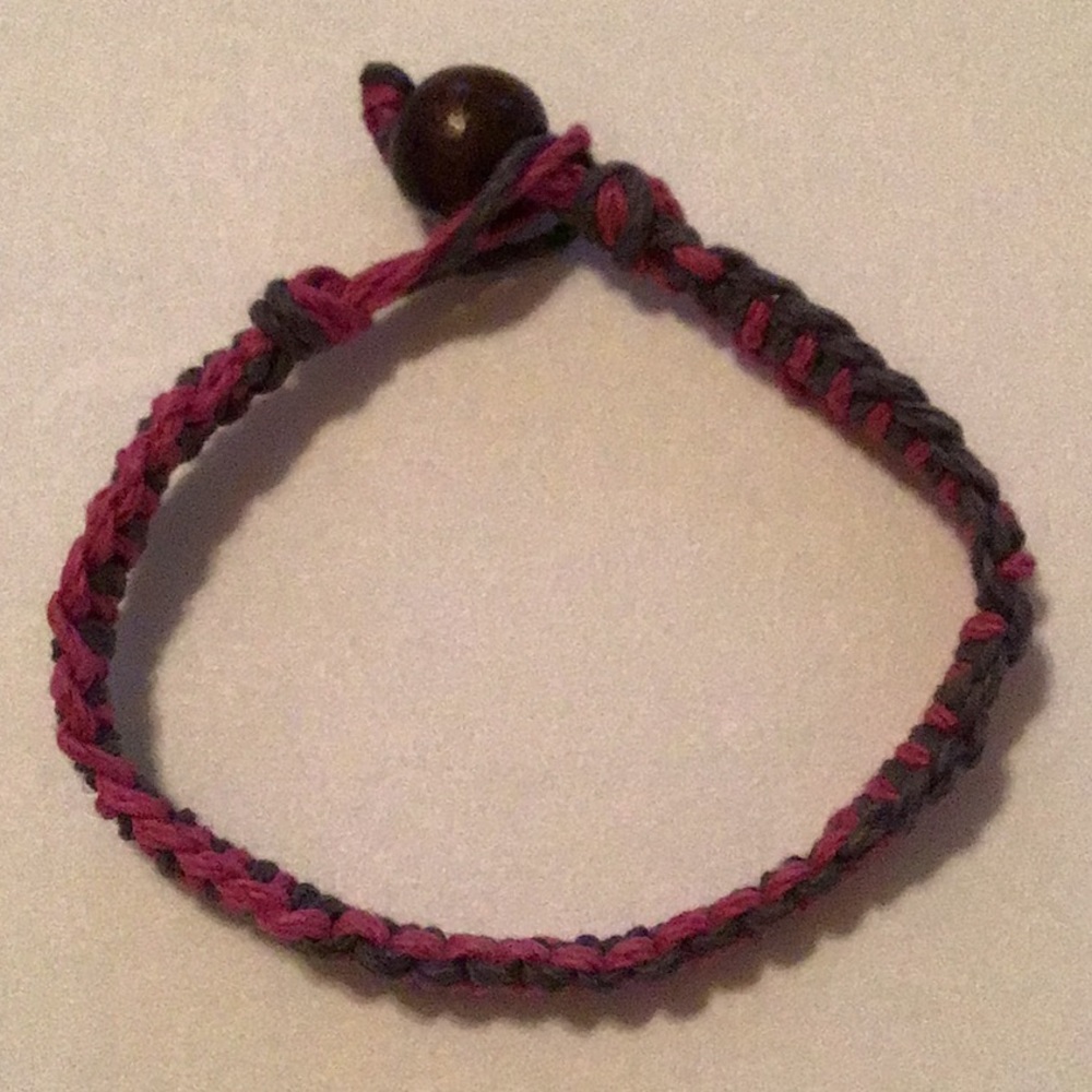 Macrame bracelet gray/pink NWOT
